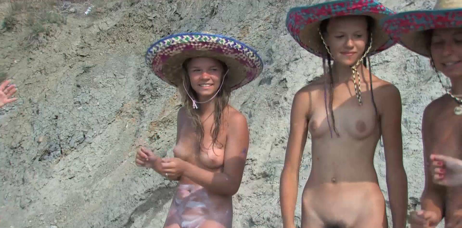 Candid-HD Videos Mom and Daughter Beach Games 1 - 1